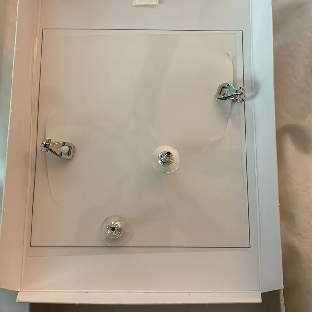 Earring - Picture 4 of 4